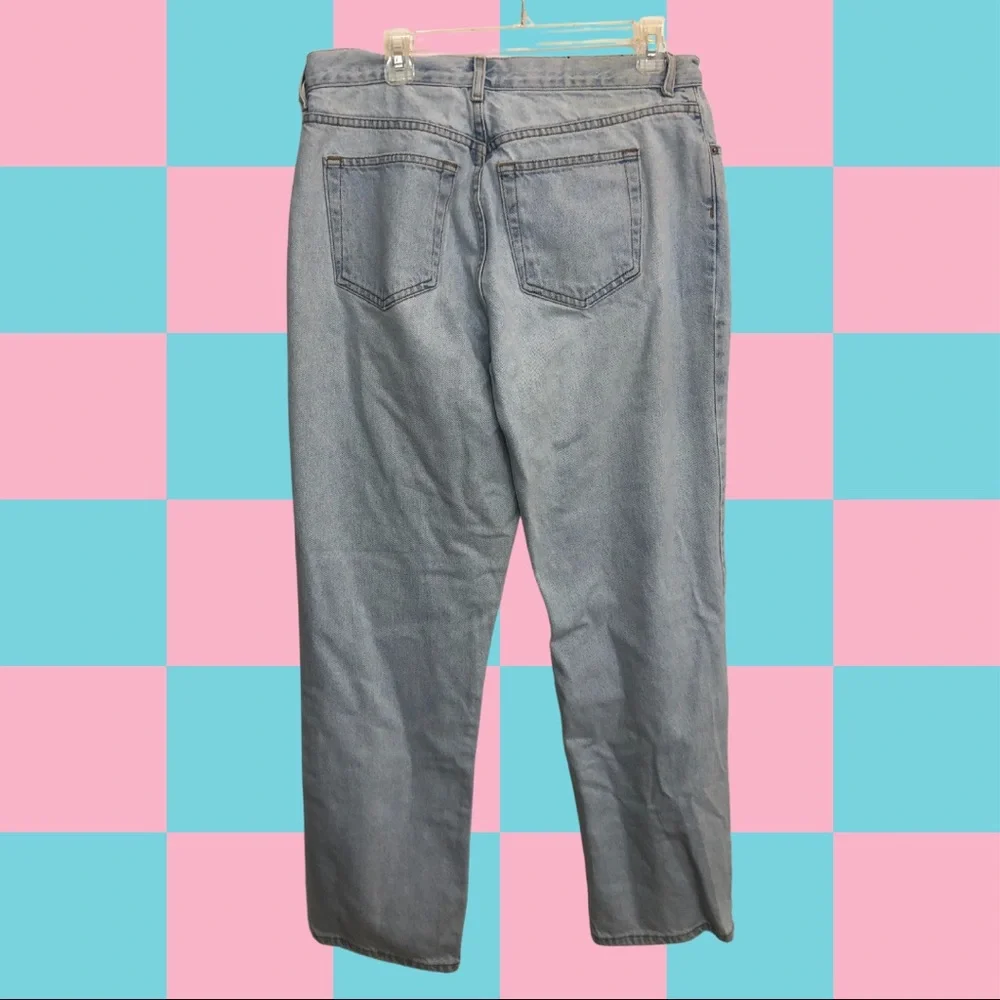 Vintage Calvin Klein light wash denim mom jeans - Picture 2 of 5
